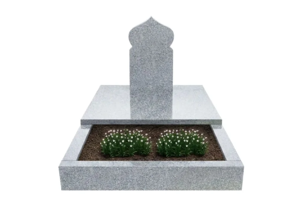 Hellgrauer Granit Grabstein mit Einfassung, Mihrab-Kopfteil und weißen Blumen
