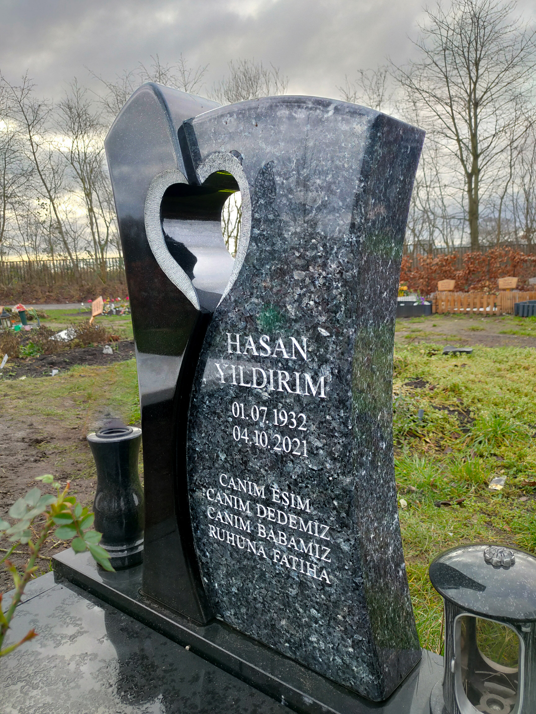 Türkischer Grabstein in Hamburg Ohlsdorf - spezielles Design