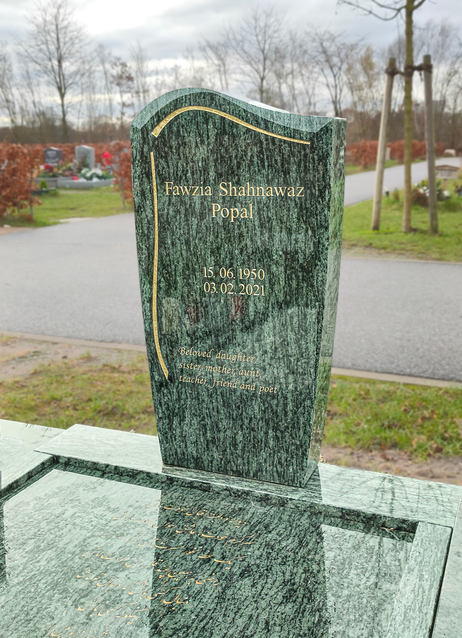Grüner Granit Grabstein mit Goldverzierung in Hamburg - exklusives Design